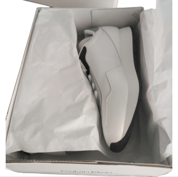 Calvin Klein Women's Caden 2 Casual Fashion Sneakers Cushioned Size 9 Modern - Picture 2 of 10
